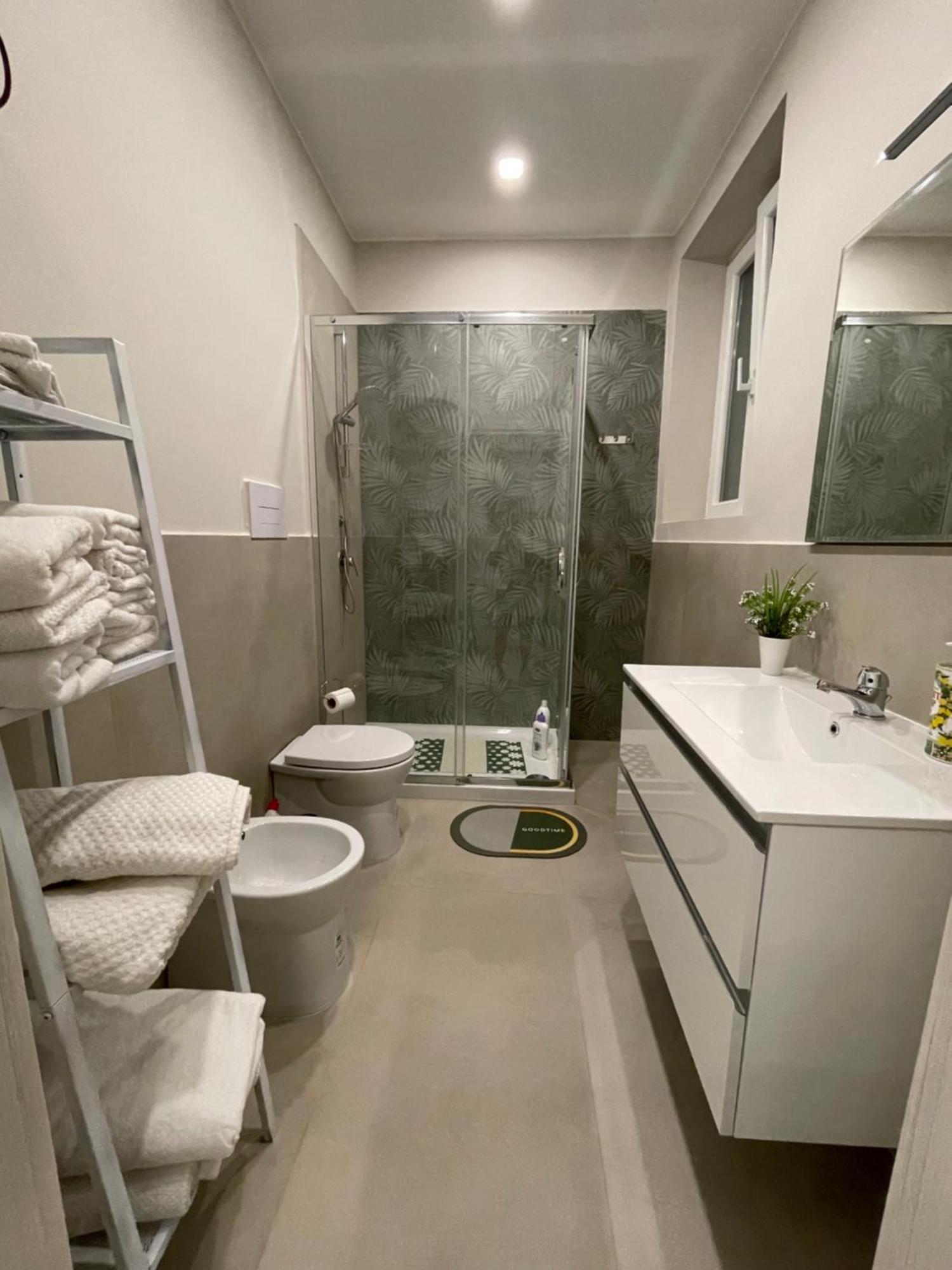 Luma Holiday Homes Mondragone Bagian luar foto