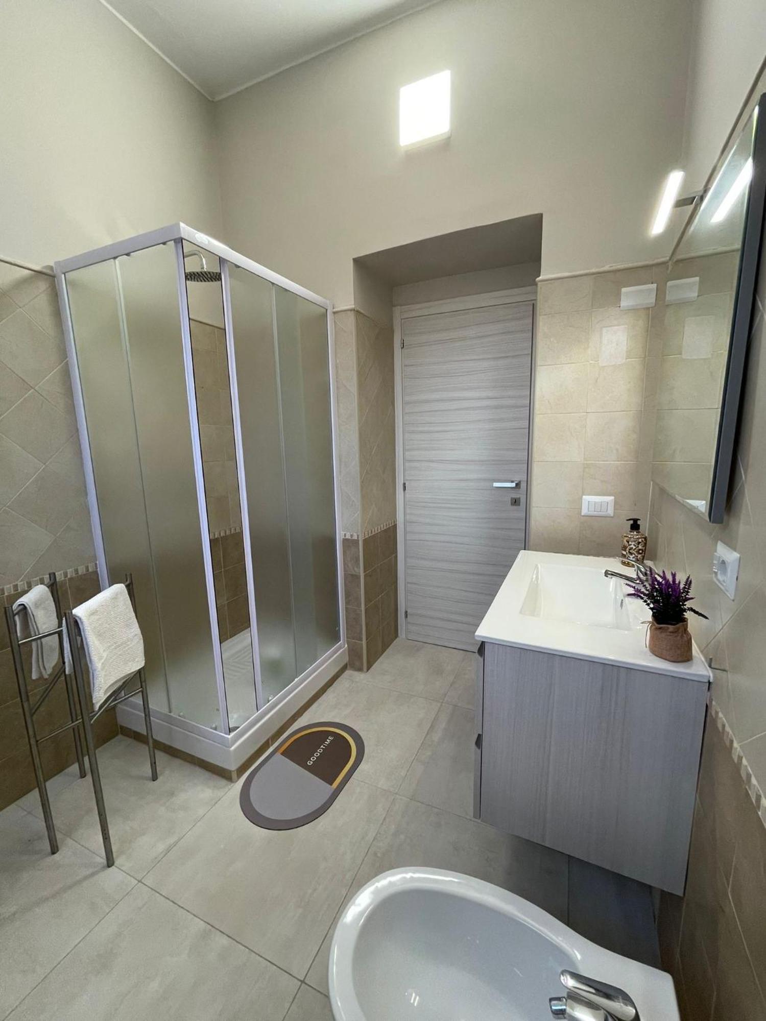 Luma Holiday Homes Mondragone Bagian luar foto