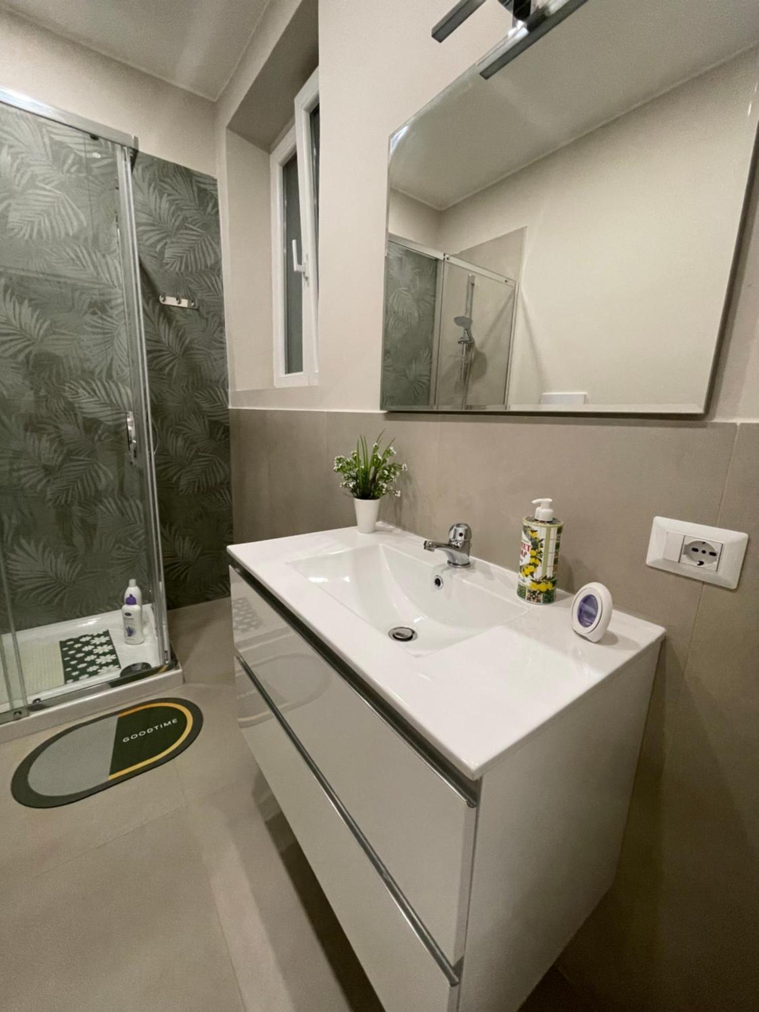 Luma Holiday Homes Mondragone Bagian luar foto